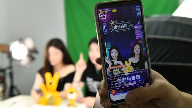 在搬家前，首先要对物品进行分类，以便于打包和搬运。通常可以将物品分为以下几类：